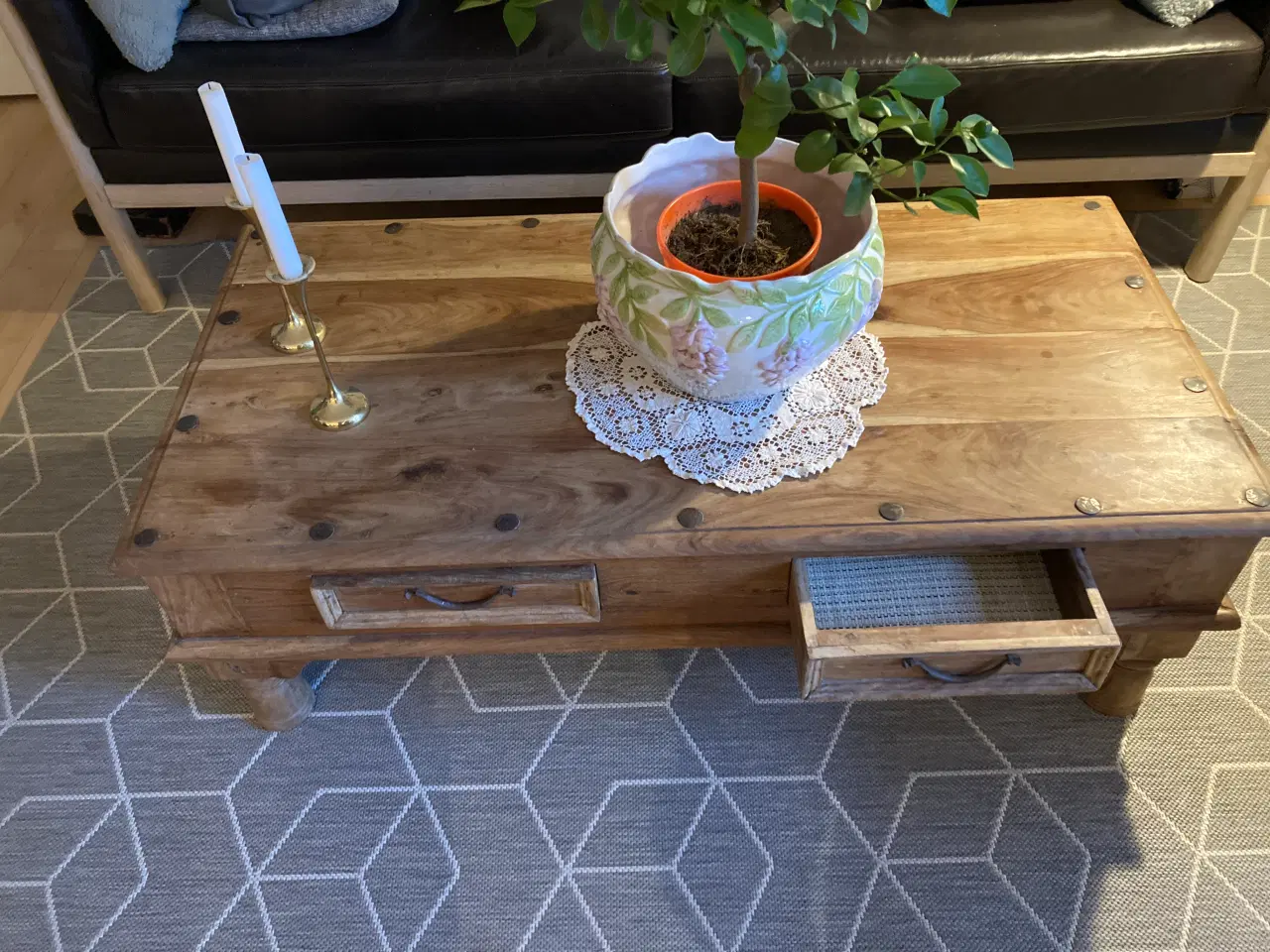 Billede 1 - Er solgt Sofabord i massivt hårdttræ