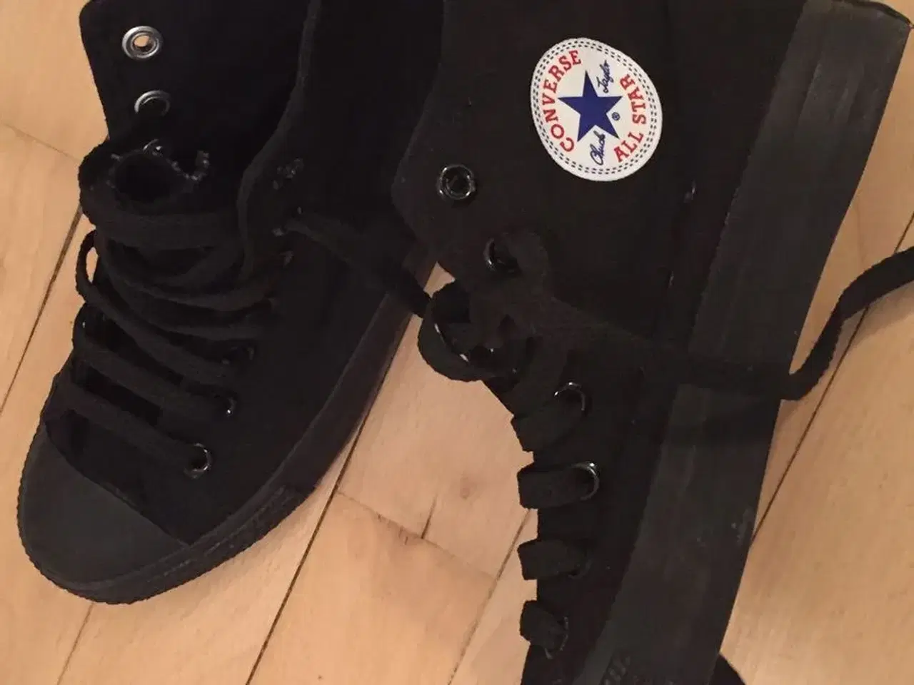 Billede 1 - Sorte converse