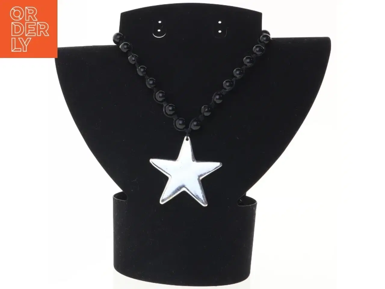 Billede 1 - Sort perlekæde med stjerneanhænger (str. Kæde 76 cm vedhæng 5 komma 3 x 5 cm)