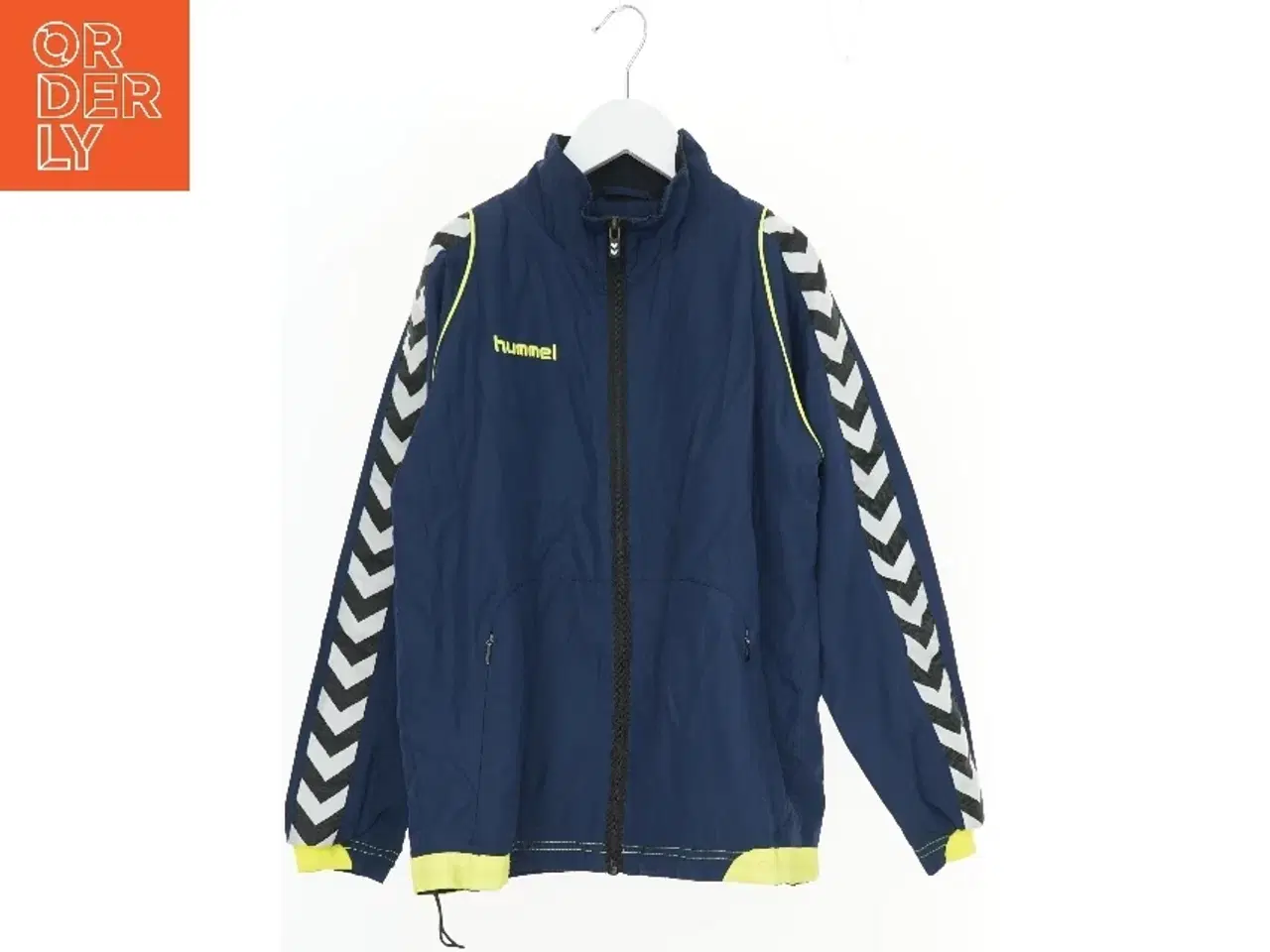 Billede 1 - Sportsjakke med lynlås fra Hummel (str. 140)