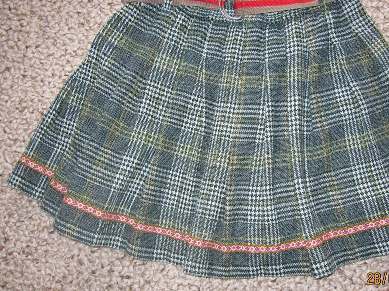 Billede 1 - Super sød varm nederdel i uld , 8 år