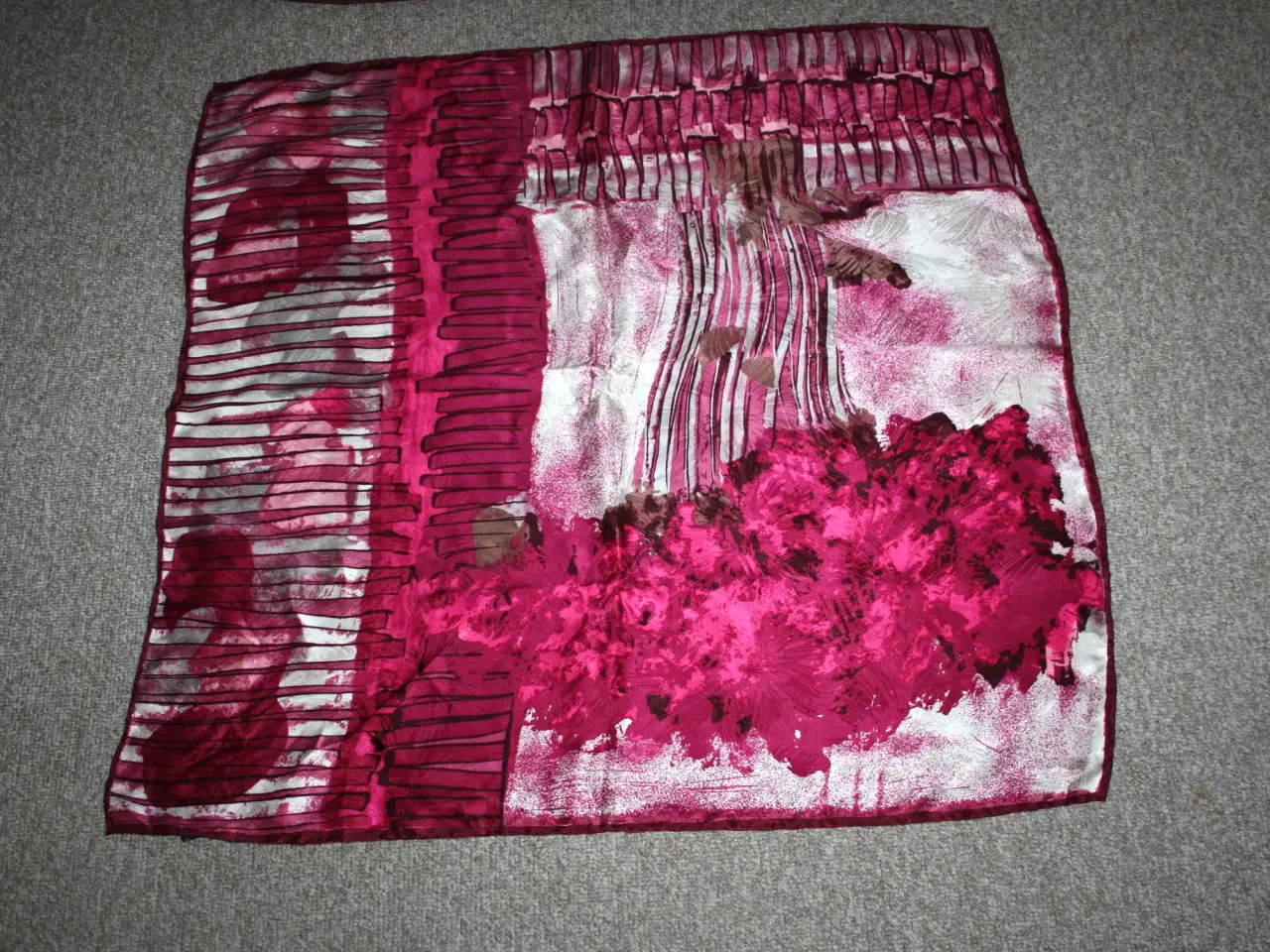 Billede 2 - Vintage silke tørklæde 85 cm x 85 cm 100% silk