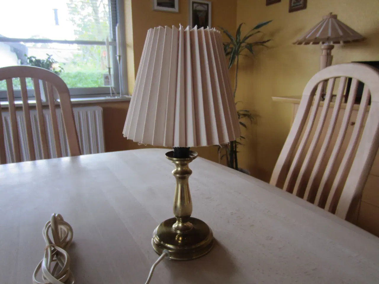Billede 3 - Fin gammel  bordlampe - pyntelampe