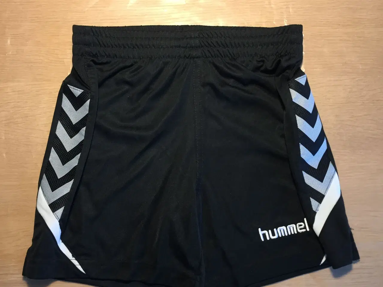 Billede 2 - Hummel shorts m.m.