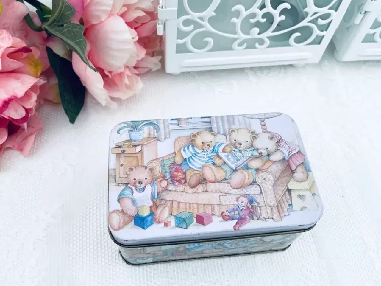 Billede 2 - Ældre bamse dåse med let patina 
