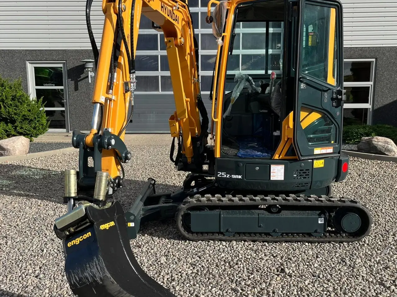 Billede 12 - Hyundai R25Z-9AK Robex med Tilt-Mann tilt skifte samt Engcon skovl. Udlejes, også med forkøbsret.
