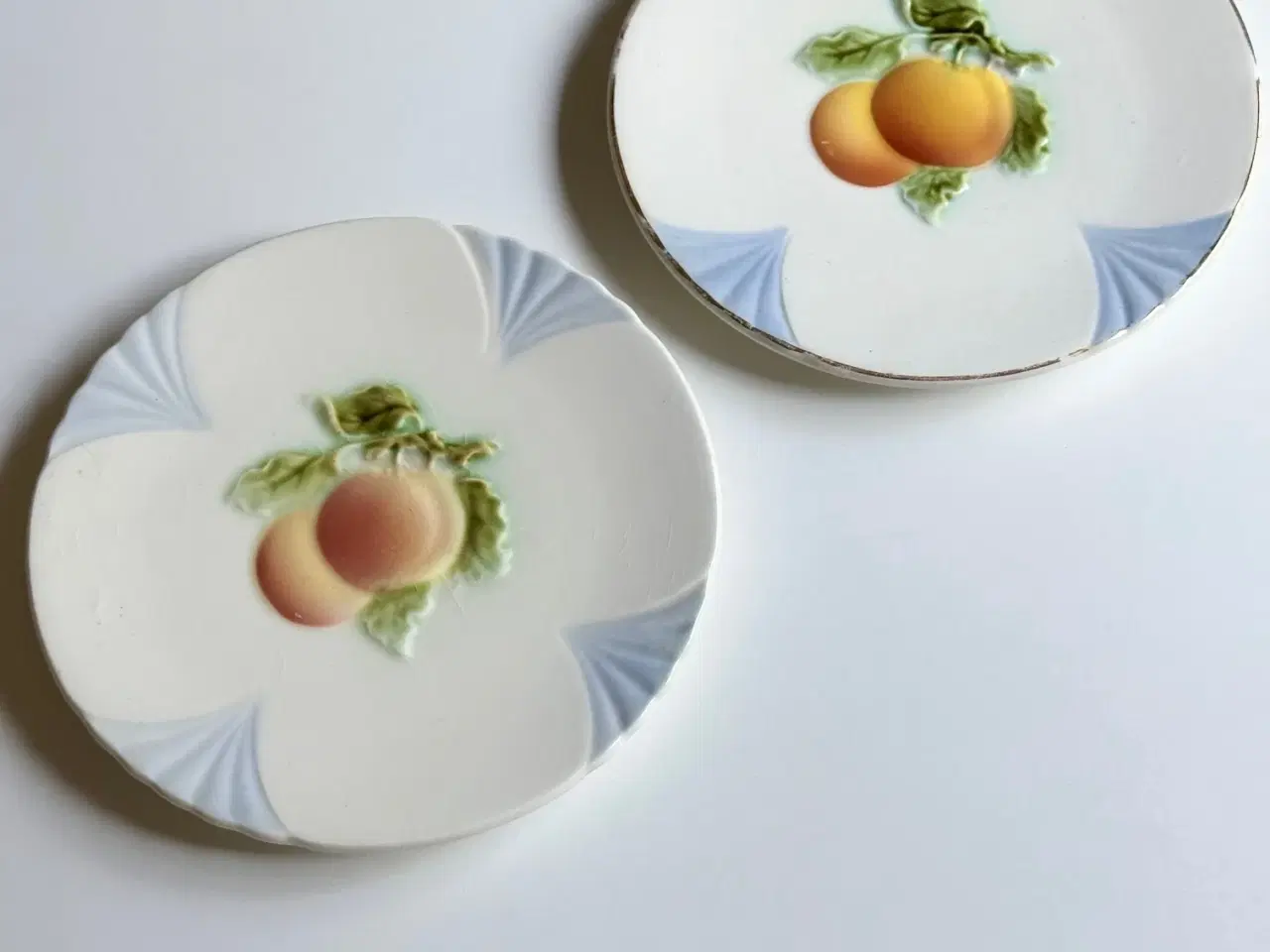 Billede 4 - Fajancetallerkner m appelsiner, 2 stk samlet