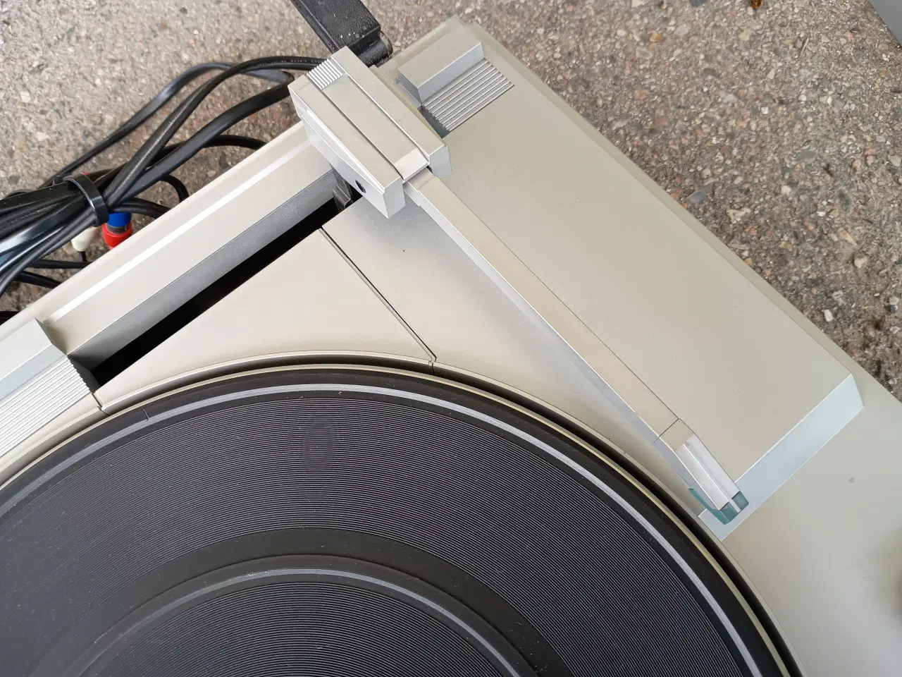 Billede 3 - ADC pladespiller med tangentialarm.