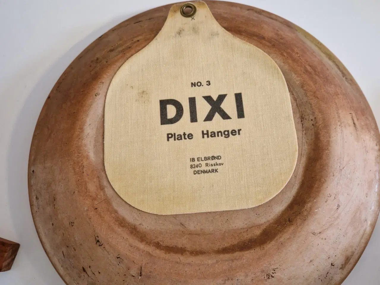 Billede 3 - Tallerkner i lertøj med patina.