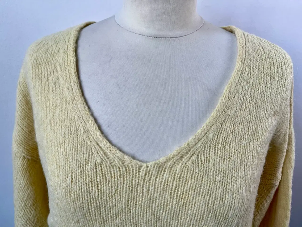 Billede 2 - Stine Goya, gul strikbluse, str XL