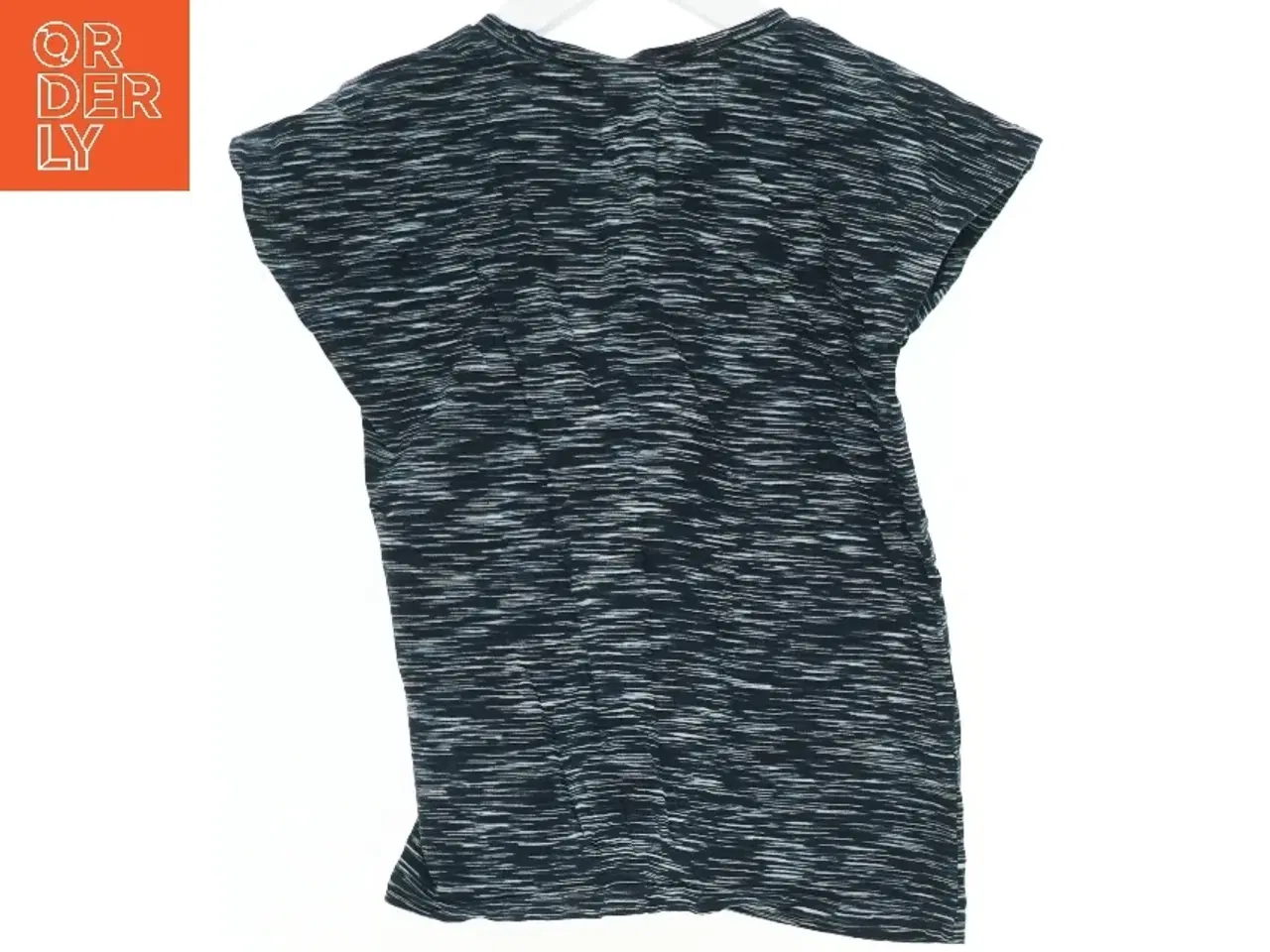 Billede 2 - T-shirt fra Hummel (str. 128 cm)