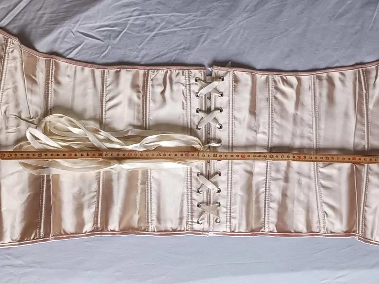 Billede 5 - Abrikos satin korset