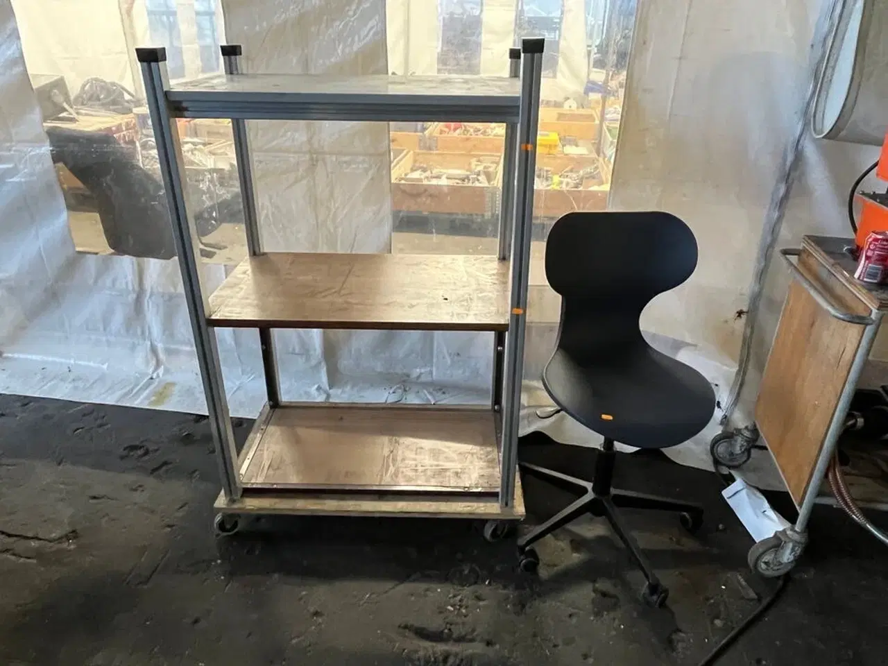 Billede 1 - Reol og kontorstol