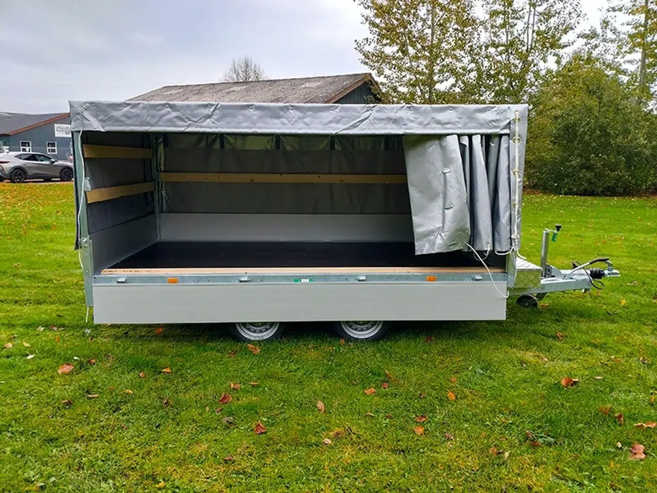 Billede 3 - Høj presenning m. gardinsider til Eduard 3318 trailer