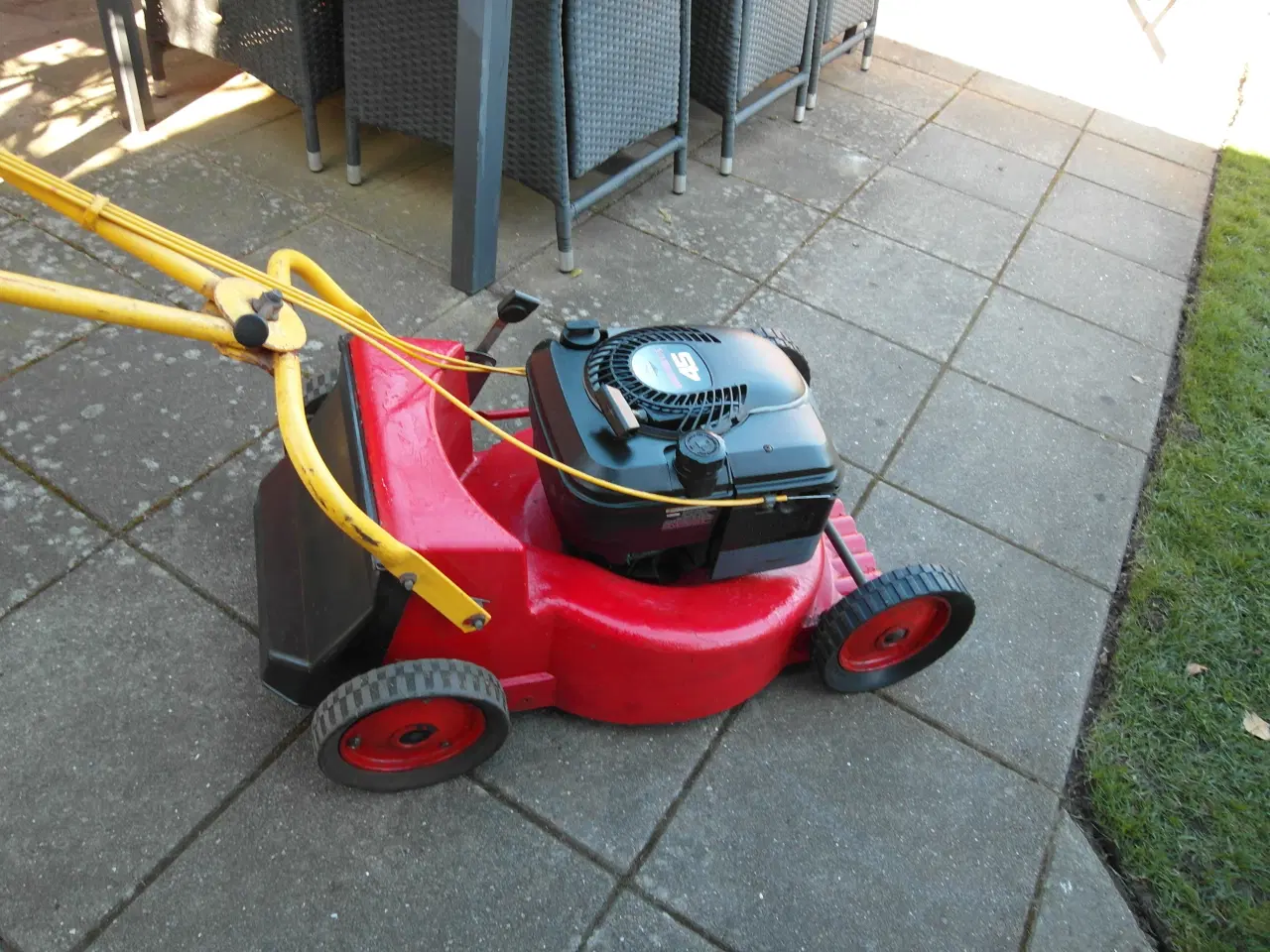 Billede 2 - Plæneklipper Klippo med Briggs&Stratton motor.