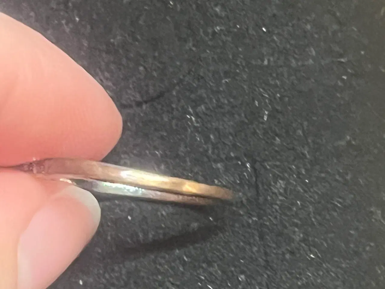 Billede 8 - Sølv ring med diamant design