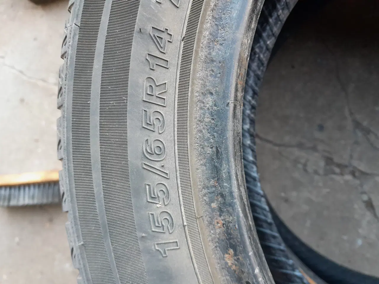 Billede 5 - Helårsdæk 155/65 R14 Goodride ca.5 mm mønster 