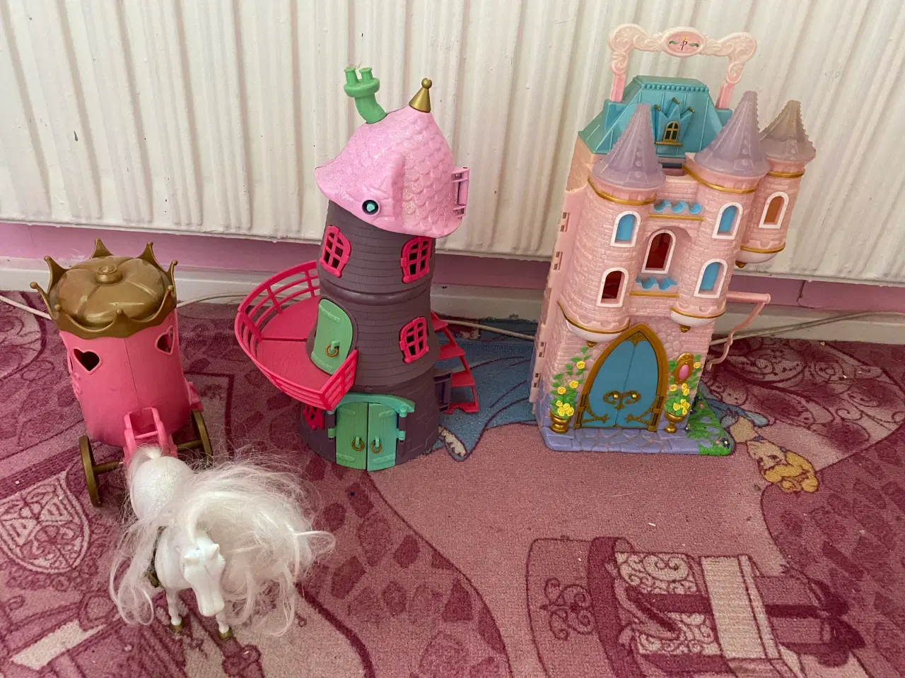 Billede 1 - Blandet legetøj, slot, mølle+ hest med karet