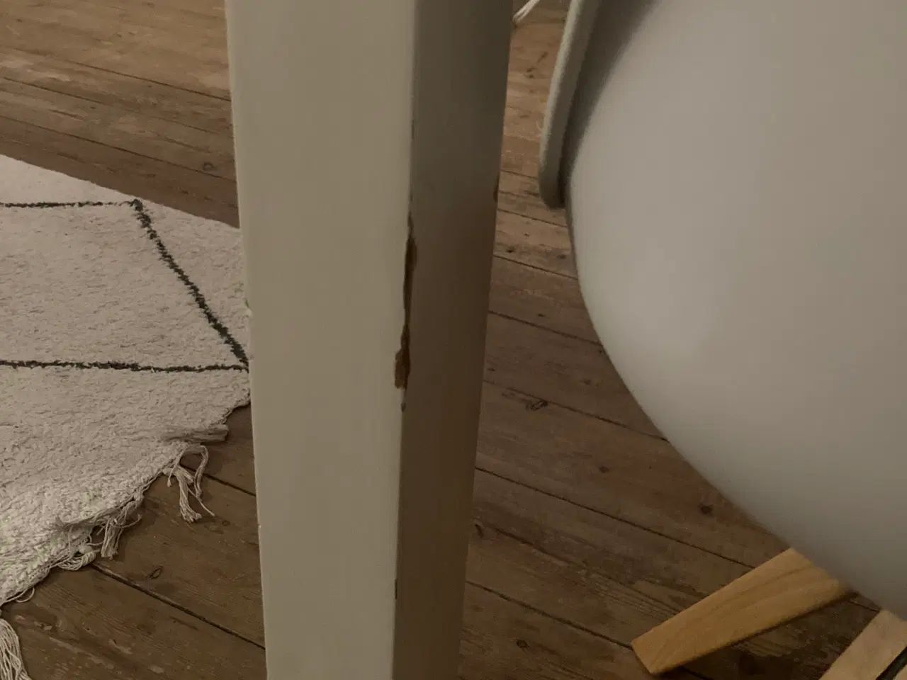 Billede 1 - Spisebord i træ