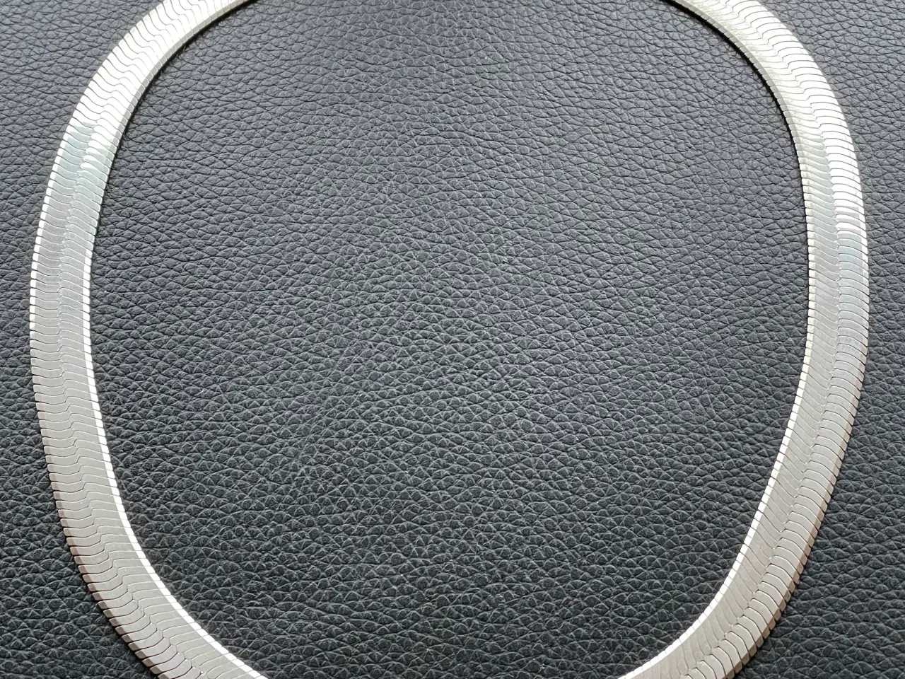 Billede 1 - bred Herringbone sølvhalskæde