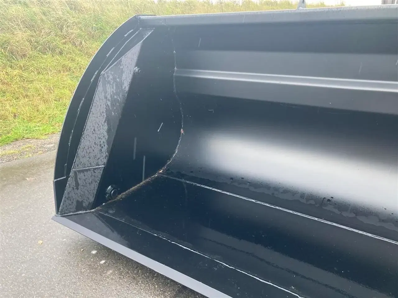 Billede 2 - JST Højtipskovl str.1  280 cm bred monteret med BM Fæste