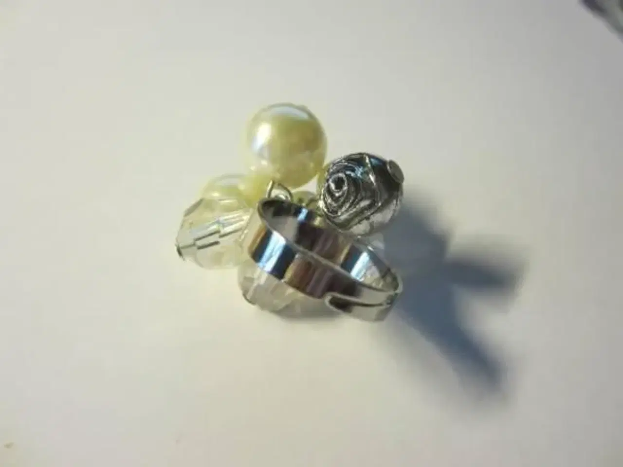 Billede 2 - ring med perler