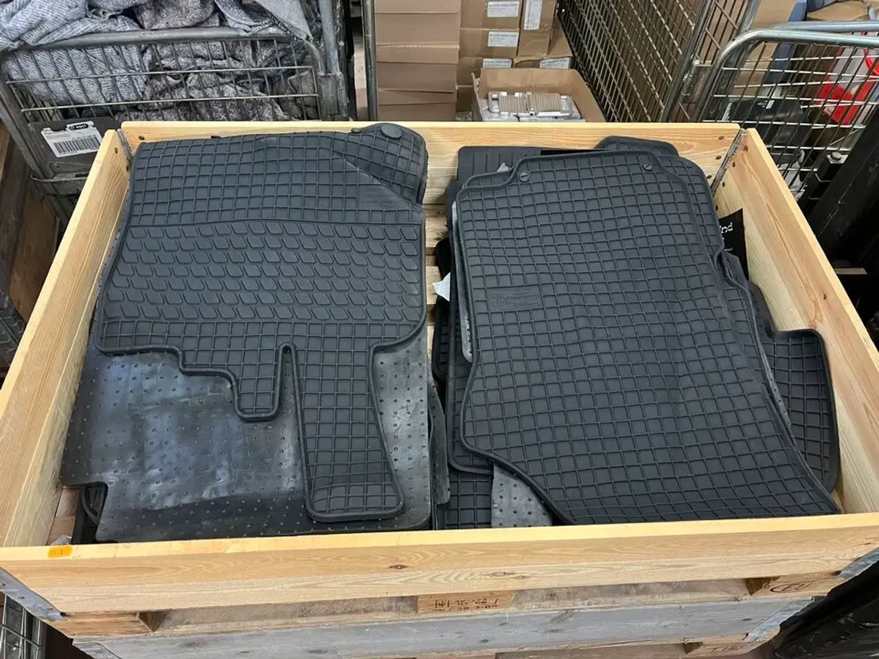 Billede 1 - 44 stk. bilmåtter, ass. Farver og størrelser