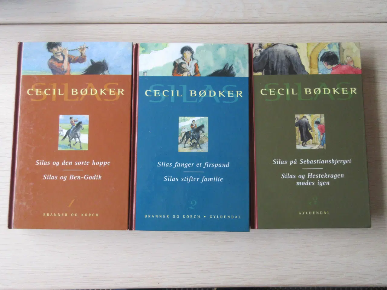 Billede 1 - Silas - bøger af Cecil Bødker ;-)