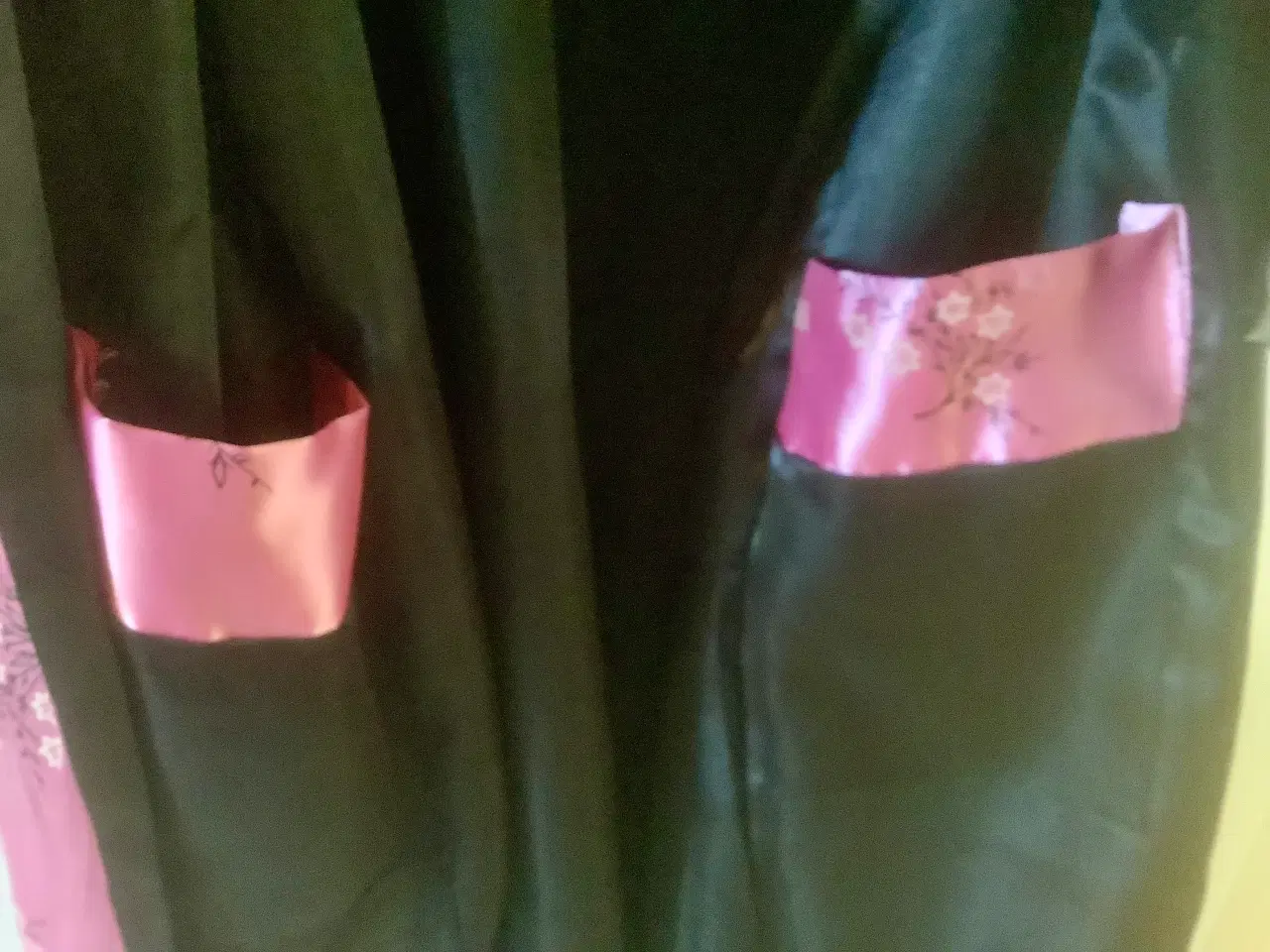 Billede 4 - Silke kimono aldrig brugt.
