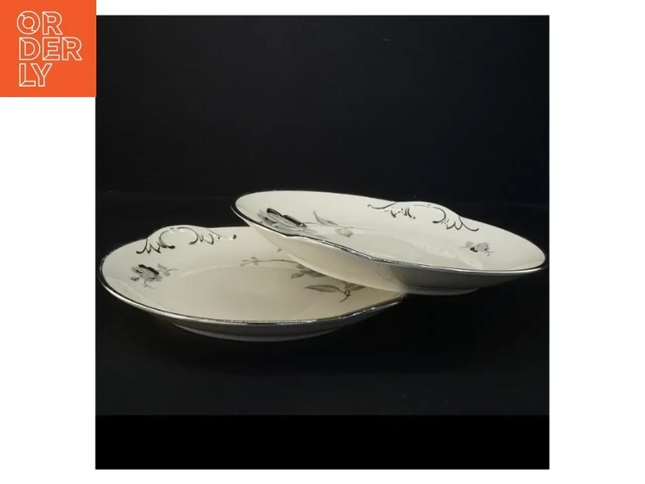Billede 4 - 3 fade Sort Rose fra fra Kjøbenshavn Porcellains fabrik (str. 25 x 27 x 3 cm og 24 x 20 x 8 cm)
