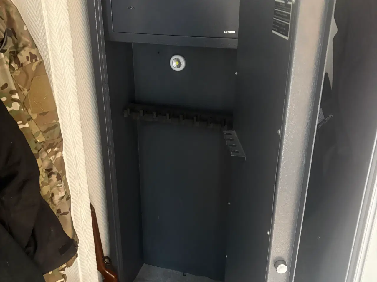 Billede 2 - Våbenskab 10 våben og boks