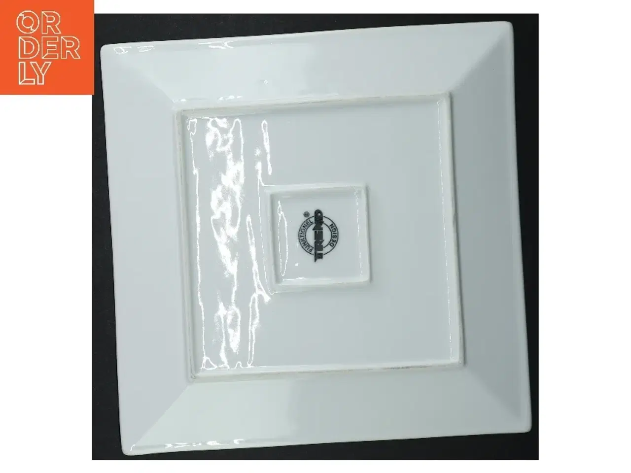 Billede 3 - 4 Hvide firkantede tallerkener fra Trend (str. 25,5 x. 25,5 cm)