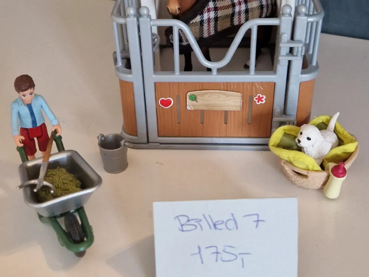 Billede 10 - Schleich stald, heste og udstyr
