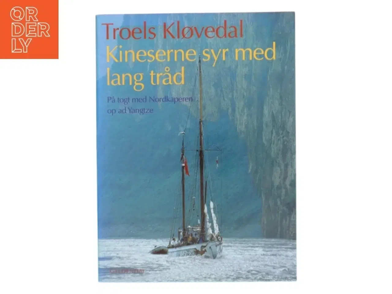 Billede 1 - Kineserne syr med lang tråd : på togt med Nordkaperen op ad Yangtze af Troels Kløvedal (Bog)
