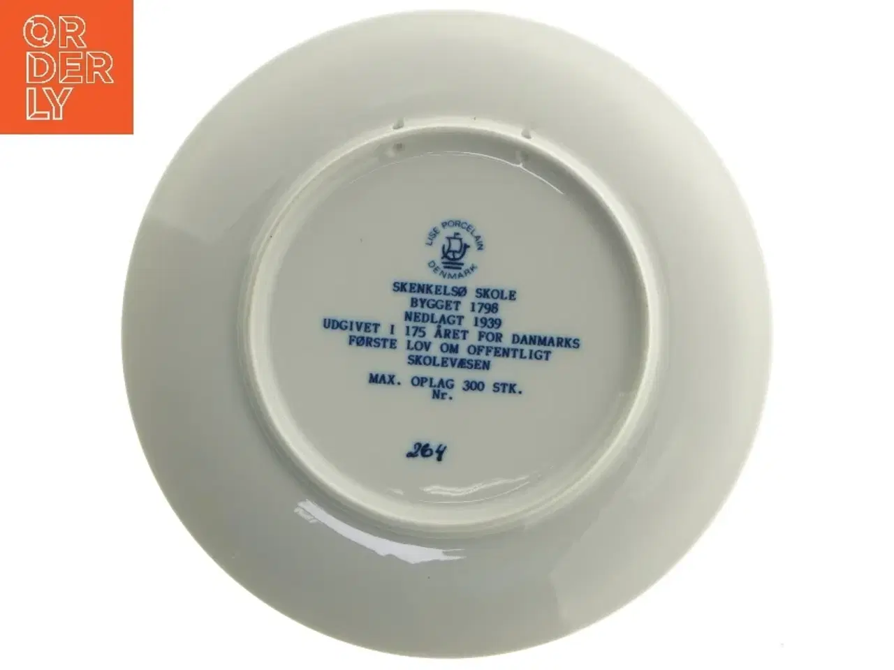 Billede 2 - Porcelænstallerken med Skenkelsø Skole motiv fra Lise Porcelain (str. 19,5 cm)