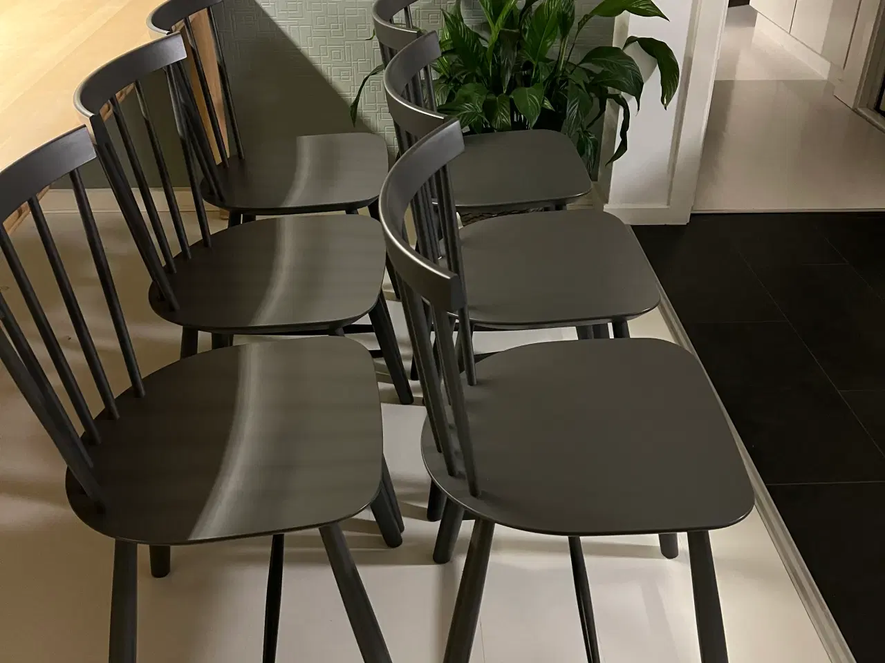 Billede 6 - J46 mørkegrå 6 stole i alt med hynder