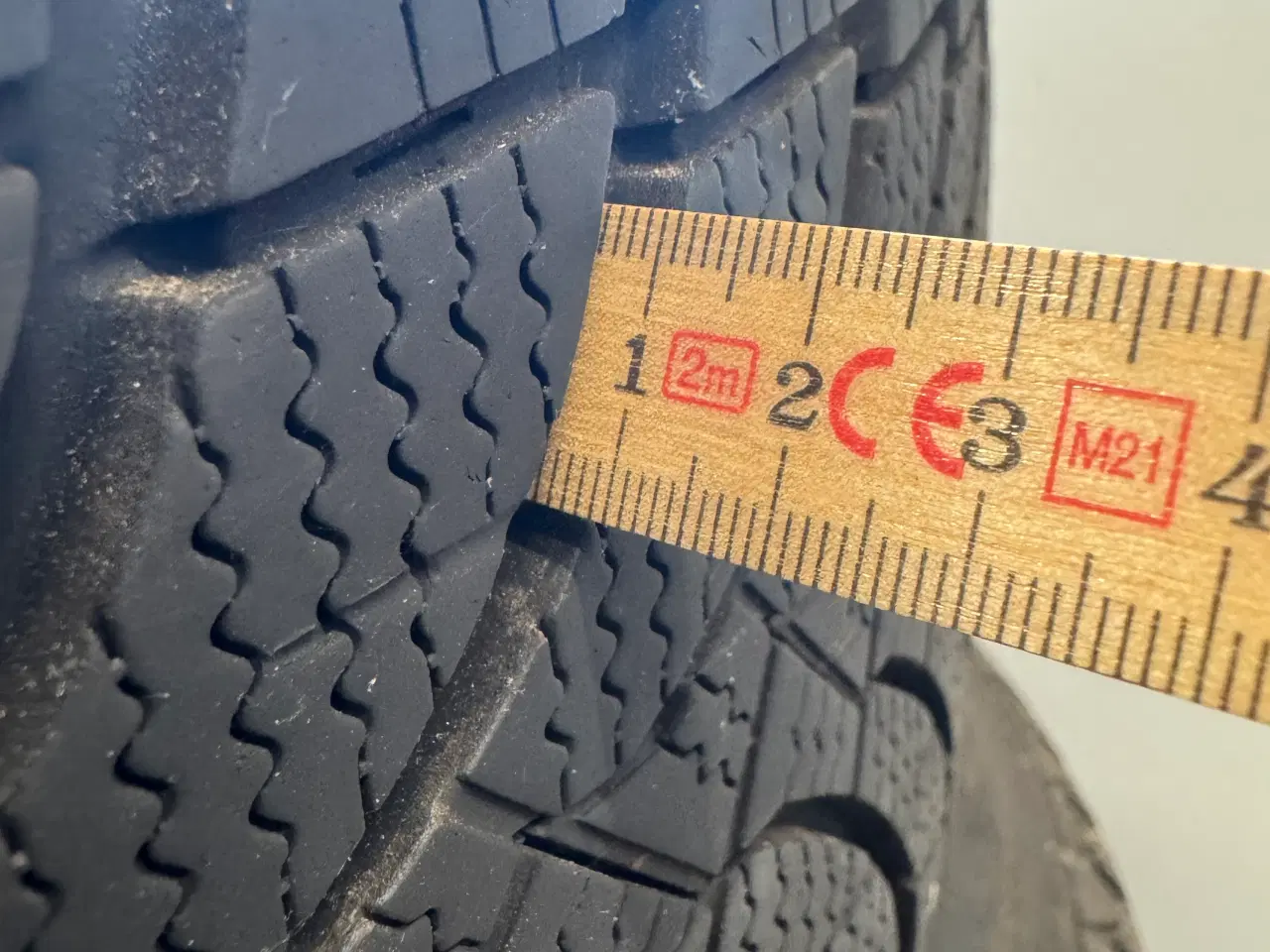 Billede 3 - Vinterdæk på original Mercedes fælge
