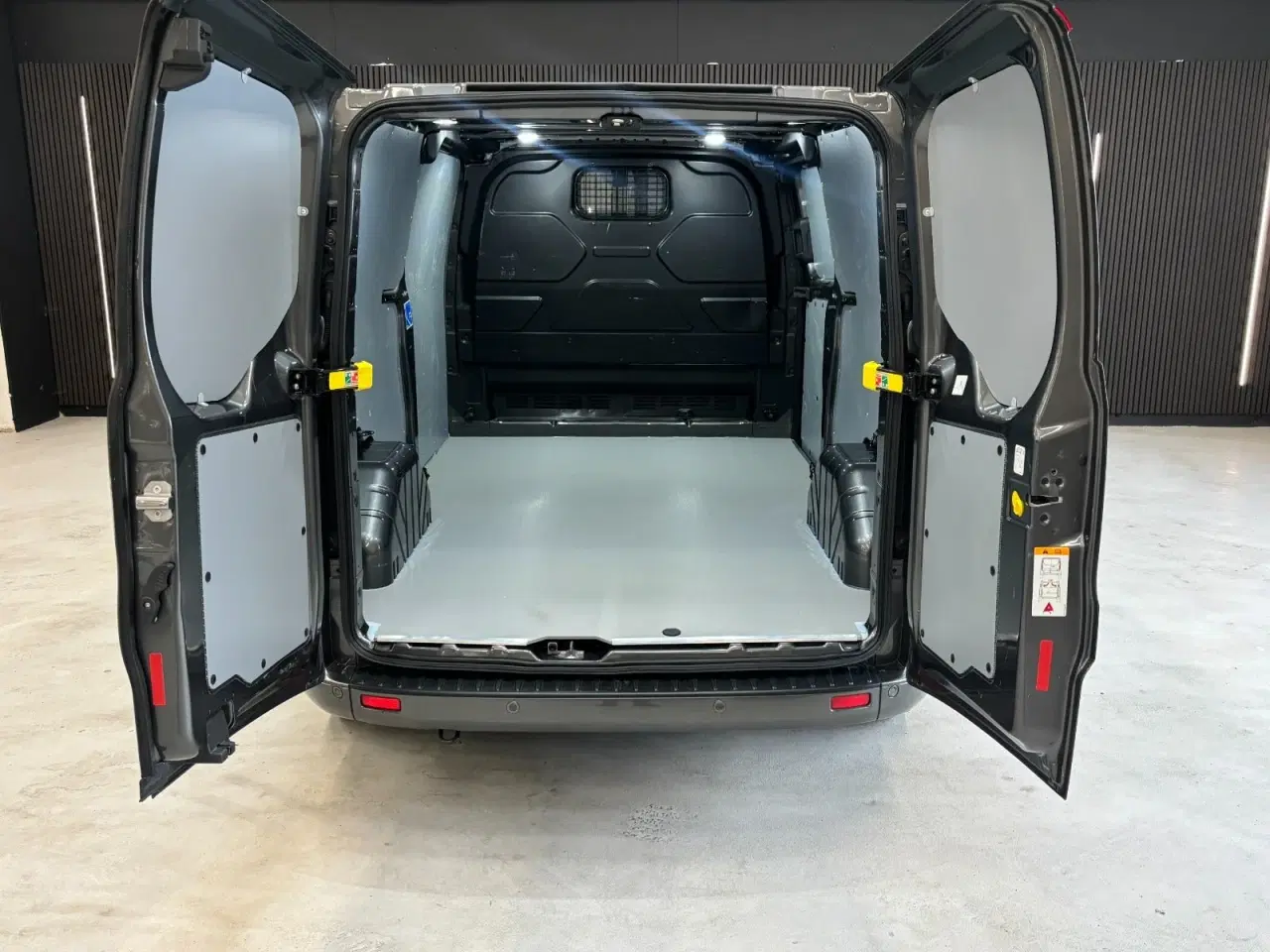 Billede 6 - Ford Transit 350 L2 Van 2,0 TDCi 185 Limited aut. H2 FWD