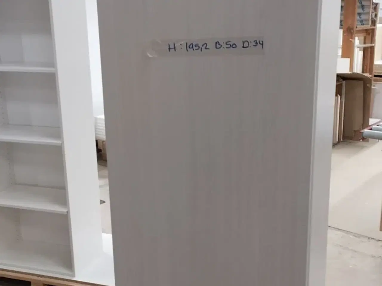 Billede 4 - 4 stk. usamlet højskabe H: 195,2 x B: 50 x D: 34,0 med låge og 16 hylder