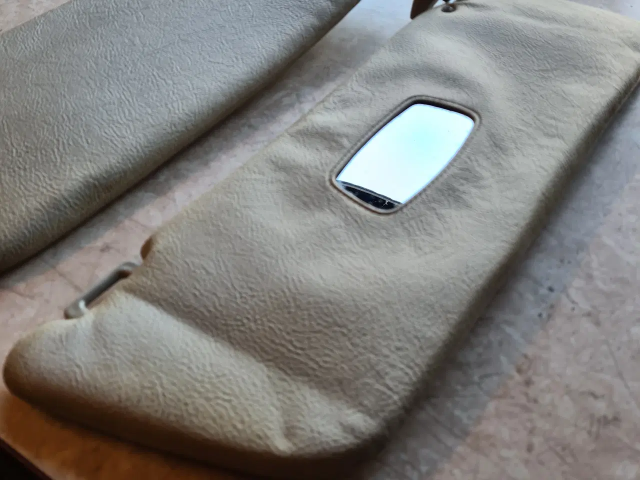 Billede 1 - 2 stk brugte  solskærme