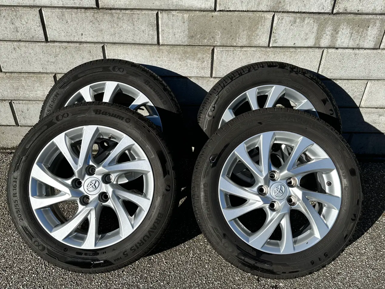 Billede 1 - Toyota 16” Alufælge m.sommerdæk