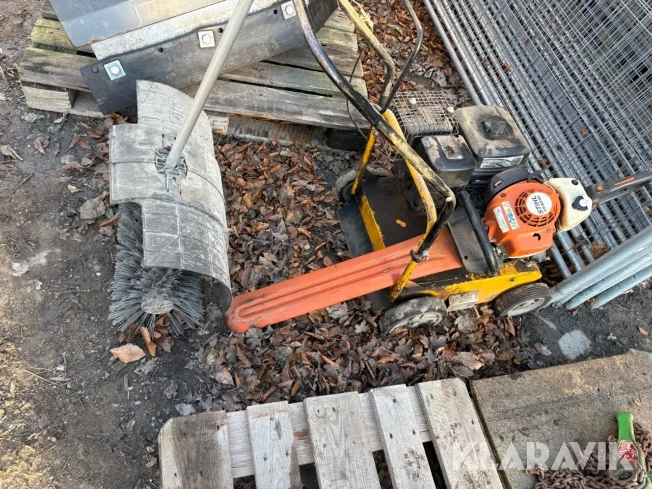 Billede 2 - Vertikalskærer, hækkeklipper og kost Stiga/Stihl VBF-40 og HS 82 RC