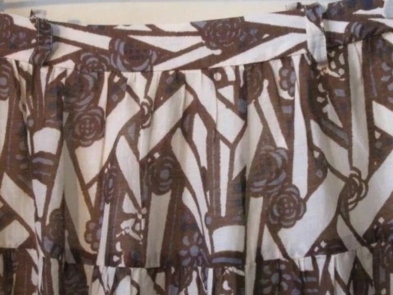 Billede 2 - Baum und Pherdgarten, mønstret nederdel, str 36