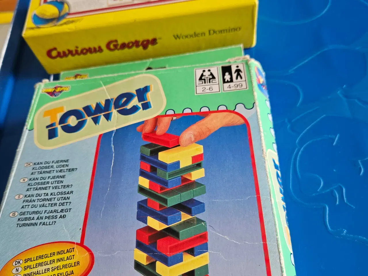 Billede 2 - Kasse med legetøj