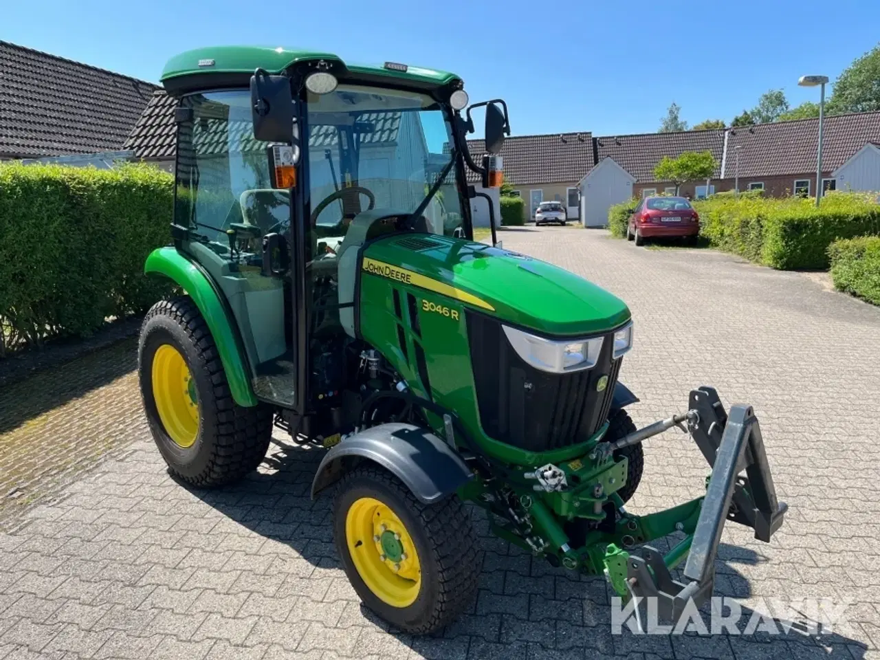 Billede 2 - Traktor John Deere 3046R kost/Dozerblad/spreder/kasse/bagkasse