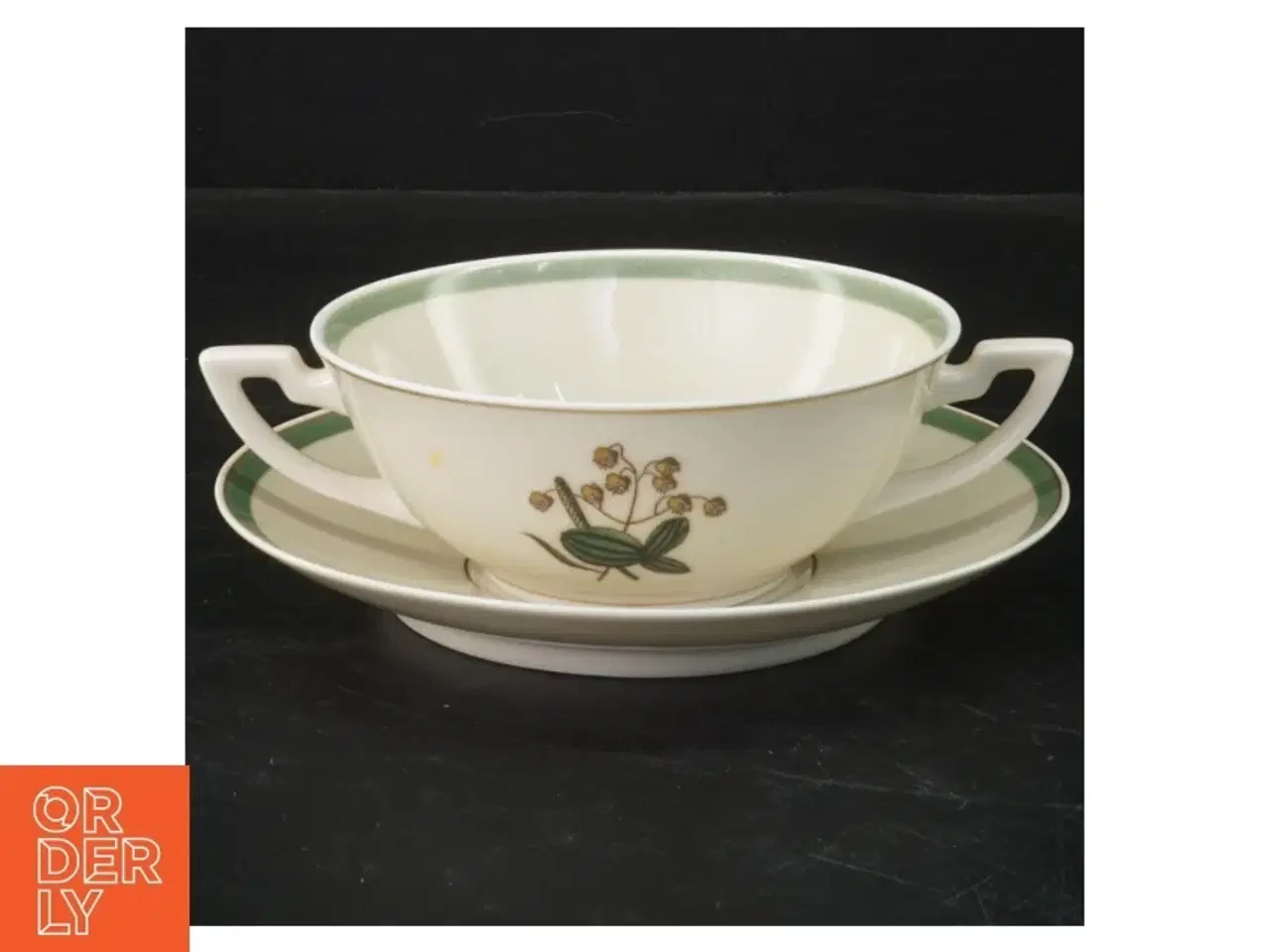 Billede 2 - 4 suppeteriner fra Royal Copenhagen (str. Kop ø, 13 cm. underkop. ø. 17 cm. 4 z)