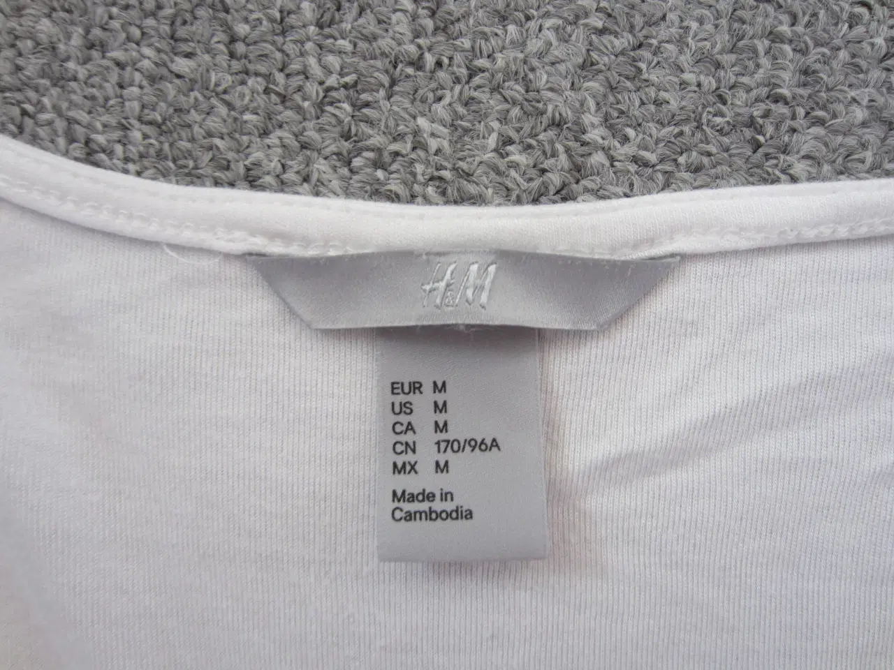 Billede 3 - Fin hvid bluse i str. M fra H&M