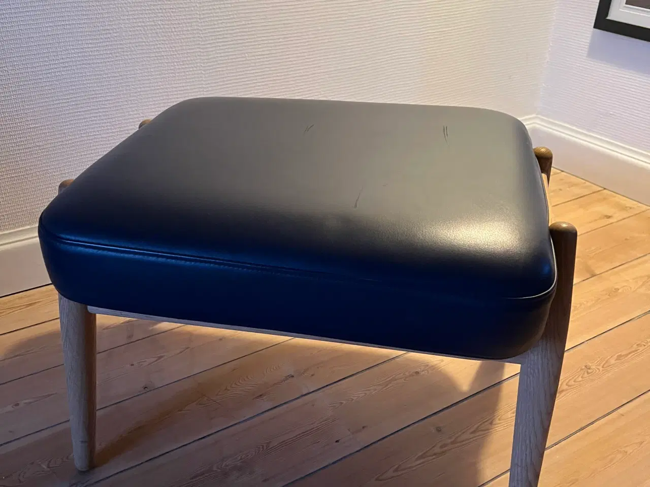 Billede 4 - Hans J Wegner fodskammel GE240