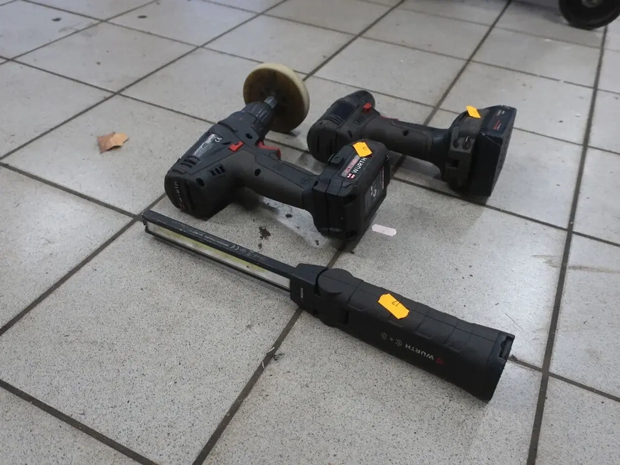 Billede 2 - 2 stk. skruemaskiner samt lampe WURTH