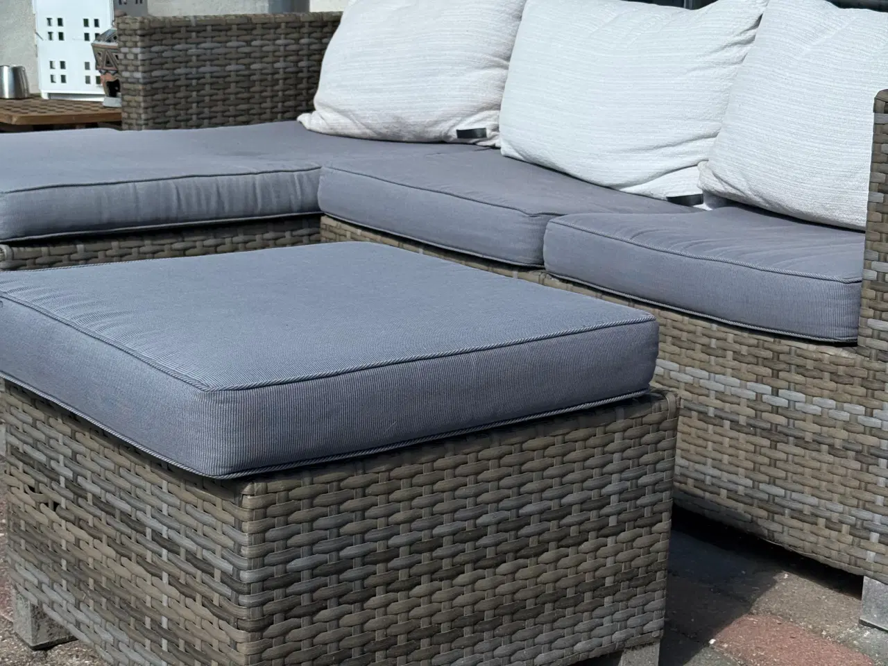 Billede 2 - Lounge sofa med ekstra bord/skammel